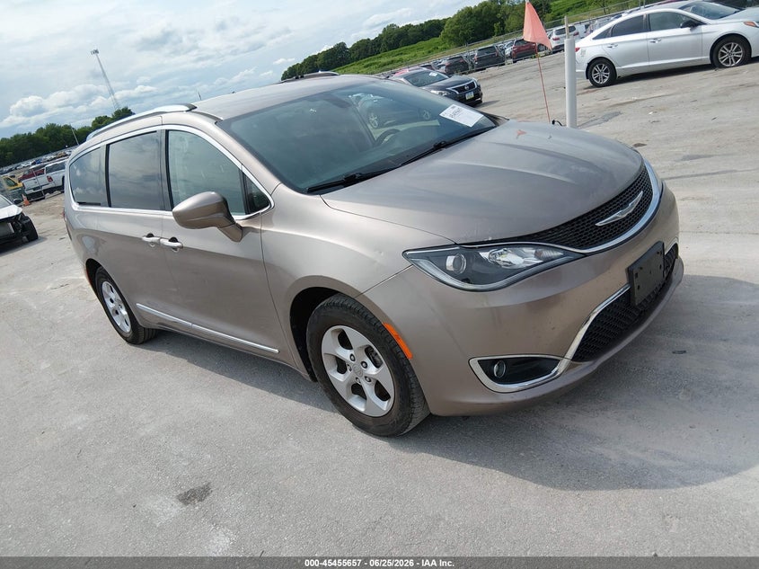 2017 Chrysler Pacifica VIN 2C4RC1EG3HR607604 IAAI salvage auction — HAIL, Salvage (Iowa), sold $3,250 on 2026-08-01 (photo 1)
