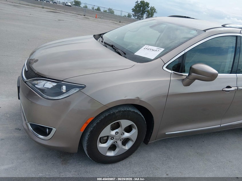 2017 Chrysler Pacifica VIN 2C4RC1EG3HR607604 IAAI salvage auction — HAIL, Salvage (Iowa), sold $3,250 on 2026-08-01 (photo 6)