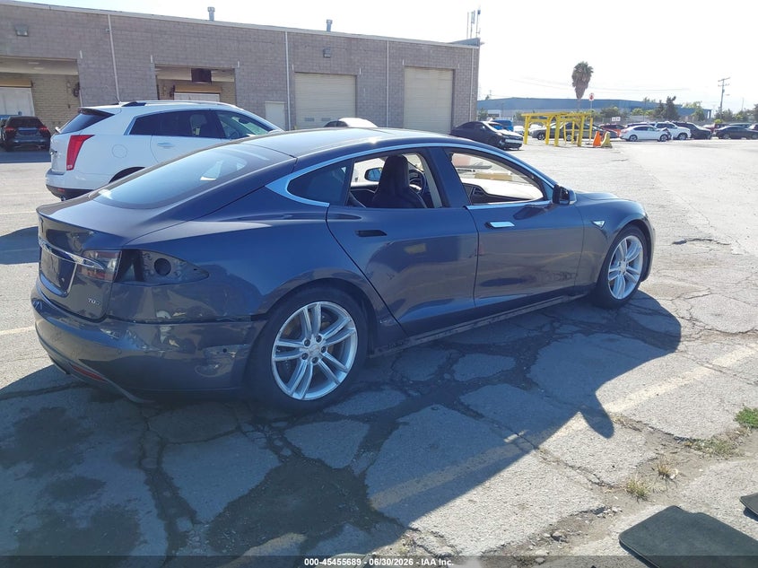 2016 Tesla Model s VIN 5YJSA1E21GF129690 IAAI salvage auction — RIGHT REAR, Salvage (California), sold $6,100 on 2026-07-11 (photo 4)