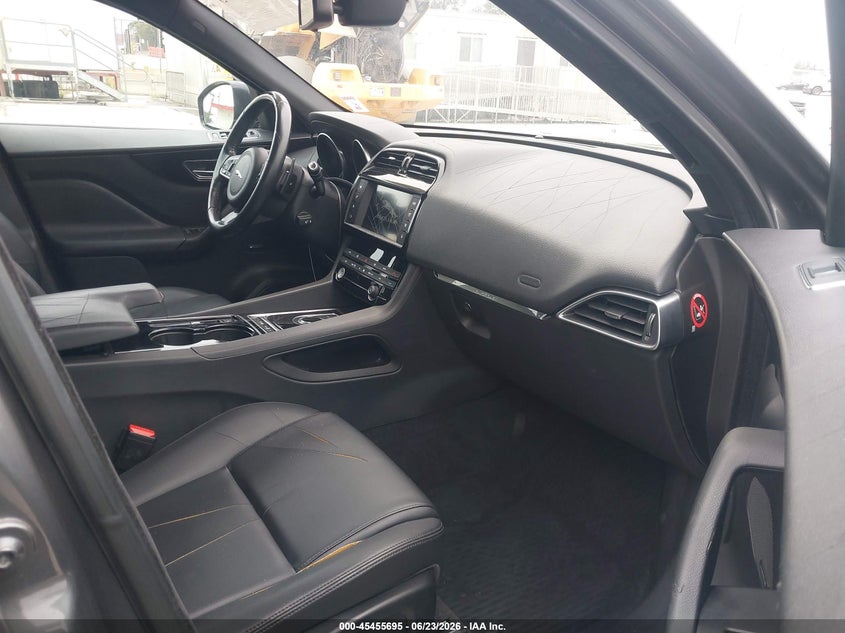2017 Jaguar F-pace VIN SADCJ2BN2HA095637 IAAI salvage auction — VANDALISM, Salvage (California), sold $3,050 on 2026-07-10 (photo 5)