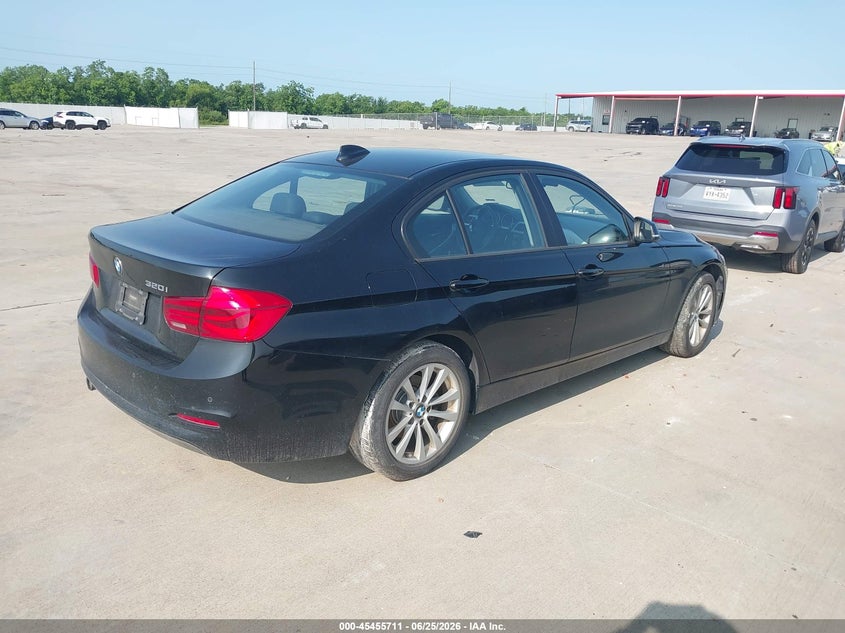 2017 BMW 3er VIN WBA8A9C31HK864661 IAAI salvage auction — WATER/FLOOD, Salvage (Texas), sold $875 on 2026-07-18 (photo 4)