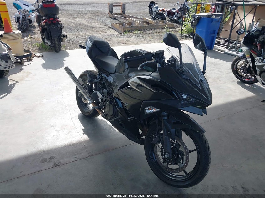 2026 Kawasaki Ninja VIN ML5EXGG12TDA94871 IAAI salvage auction — LEFT & RIGHT, Salvage Title, sold $875 on 2026-07-22 (photo 1)