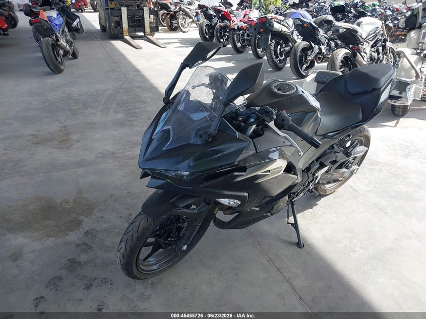 2026 Kawasaki Ninja VIN ML5EXGG12TDA94871 IAAI salvage auction — LEFT & RIGHT, Salvage Title, sold $875 on 2026-07-22 (photo 2)