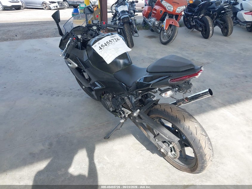 2026 Kawasaki Ninja VIN ML5EXGG12TDA94871 IAAI salvage auction — LEFT & RIGHT, Salvage Title, sold $875 on 2026-07-22 (photo 3)