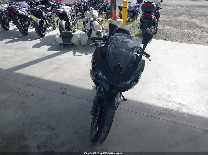 2026 Kawasaki Ninja VIN ML5EXGG12TDA94871 IAAI salvage auction — LEFT & RIGHT, Salvage Title, sold $875 on 2026-07-22 (photo 5)