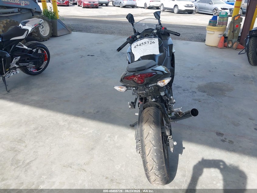 2026 Kawasaki Ninja VIN ML5EXGG12TDA94871 IAAI salvage auction — LEFT & RIGHT, Salvage Title, sold $875 on 2026-07-22 (photo 6)