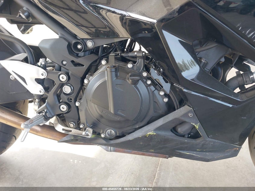 2026 Kawasaki Ninja VIN ML5EXGG12TDA94871 IAAI salvage auction — LEFT & RIGHT, Salvage Title, sold $875 on 2026-07-22 (photo 8)