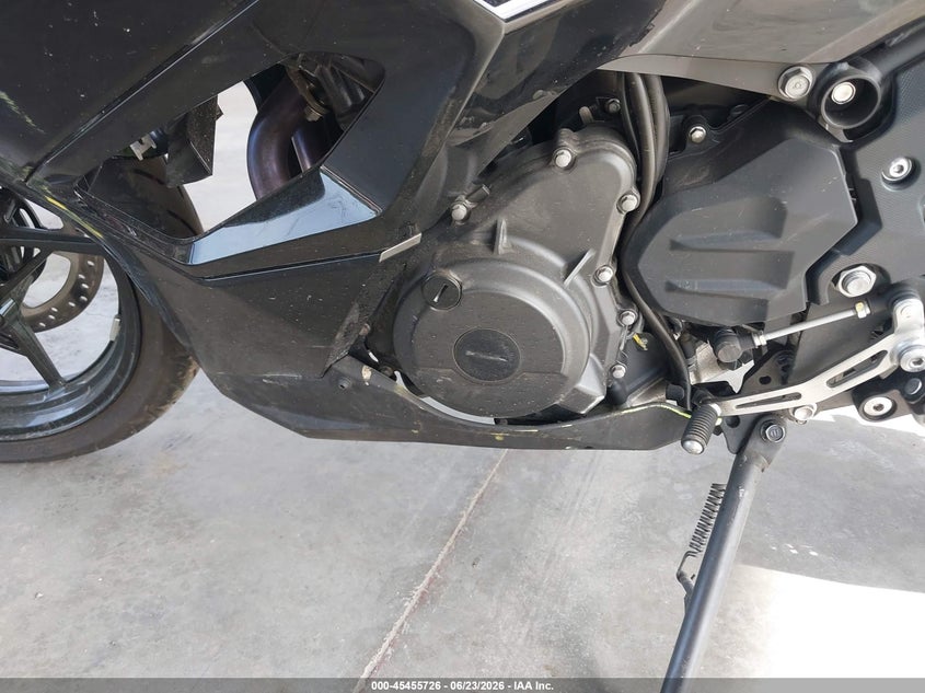 2026 Kawasaki Ninja VIN ML5EXGG12TDA94871 IAAI salvage auction — LEFT & RIGHT, Salvage Title, sold $875 on 2026-07-22 (photo 9)