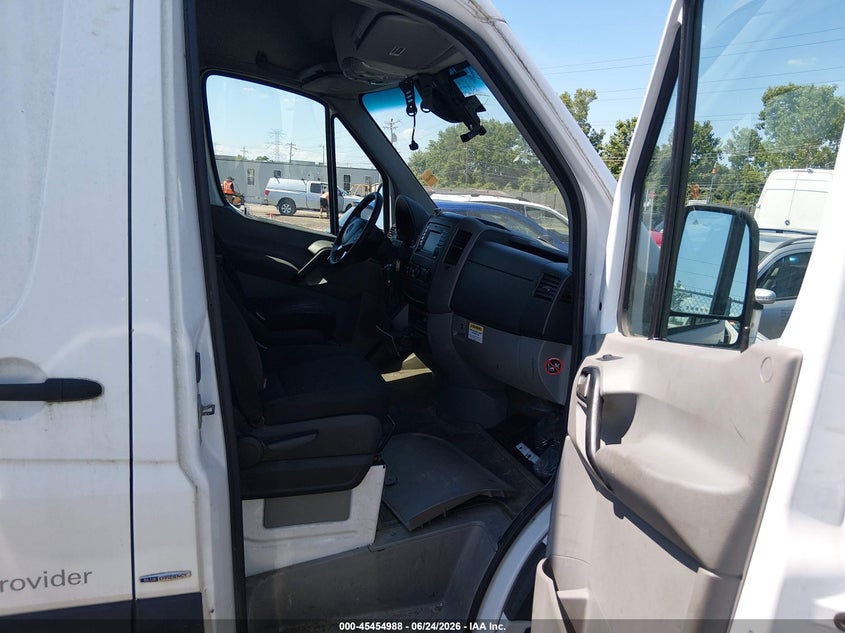 2016 Mercedes-benz Sprinter VIN WD3PE8DD5GP183581 IAAI salvage auction — NORMAL WEAR, Original (Ohio), sold $1,725 on 2026-07-30 (photo 5)