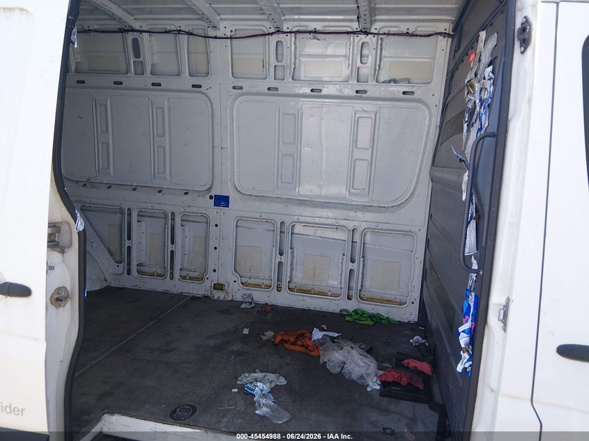 2016 Mercedes-benz Sprinter VIN WD3PE8DD5GP183581 IAAI salvage auction — NORMAL WEAR, Original (Ohio), sold $1,725 on 2026-07-30 (photo 8)