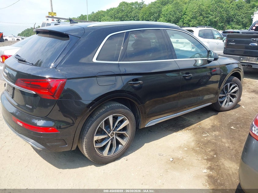 2021 Audi Q5 VIN WA1BAAFY5M2040894 IAAI salvage auction — LEFT SIDE, Salvage (Massachusetts), sold $10,800 on 2026-07-28 (photo 4)