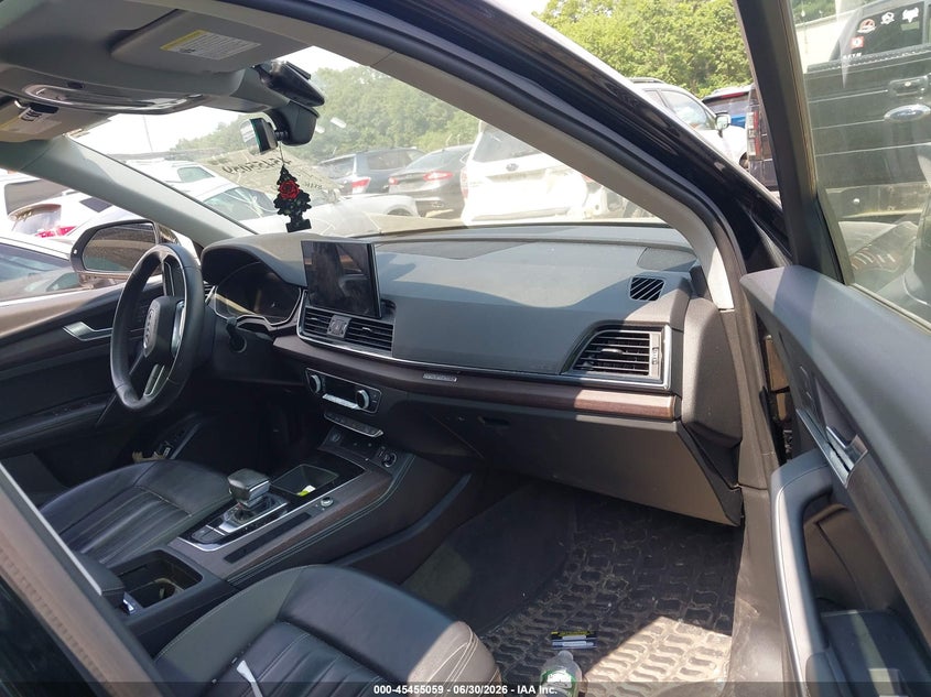 2021 Audi Q5 VIN WA1BAAFY5M2040894 IAAI salvage auction — LEFT SIDE, Salvage (Massachusetts), sold $10,800 on 2026-07-28 (photo 5)