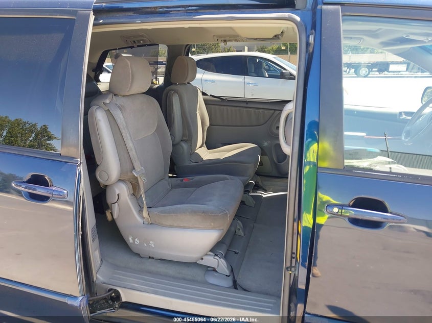 2004 Toyota Sienna VIN 5TDZA22C34S184232 IAAI salvage auction — NORMAL WEAR, Salvage Title - Dealer (California), sold $850 on 2026-07-13 (photo 8)
