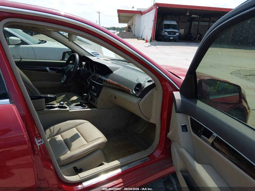 2013 Mercedes-benz C class VIN WDDGF4HB2DR244587 IAAI salvage auction — NORMAL WEAR, Original (Texas), sold $2,200 on 2026-07-13 (photo 5)