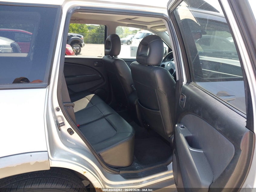2003 Mitsubishi Outlander VIN JA4LZ41G63U022016 IAAI salvage auction — NORMAL WEAR, Clear (Missouri), sold $250 on 2026-07-07 (photo 8)