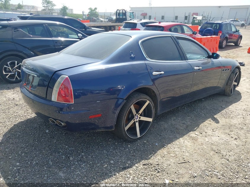 2007 Maserati Quattroporte VIN ZAMCE39A370027114 IAAI salvage auction — SIDE, Salvage (Illinois), sold $25 on 2026-08-09 (photo 4)