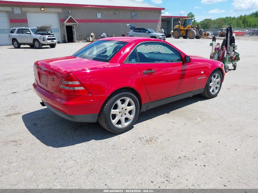 2000 Mercedes-benz Slk-klasse VIN WDBKK47FXYF147499 IAAI salvage auction — NORMAL WEAR, Original (Maine), sold $1,525 on 2026-07-06 (photo 4)