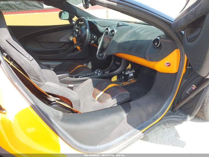2020 Mclaren 570s VIN SBM13FAAXLW009027 IAAI salvage auction — UNKNOWN, Salvage Title, sold $70,000 on 2026-09-02 (photo 5)