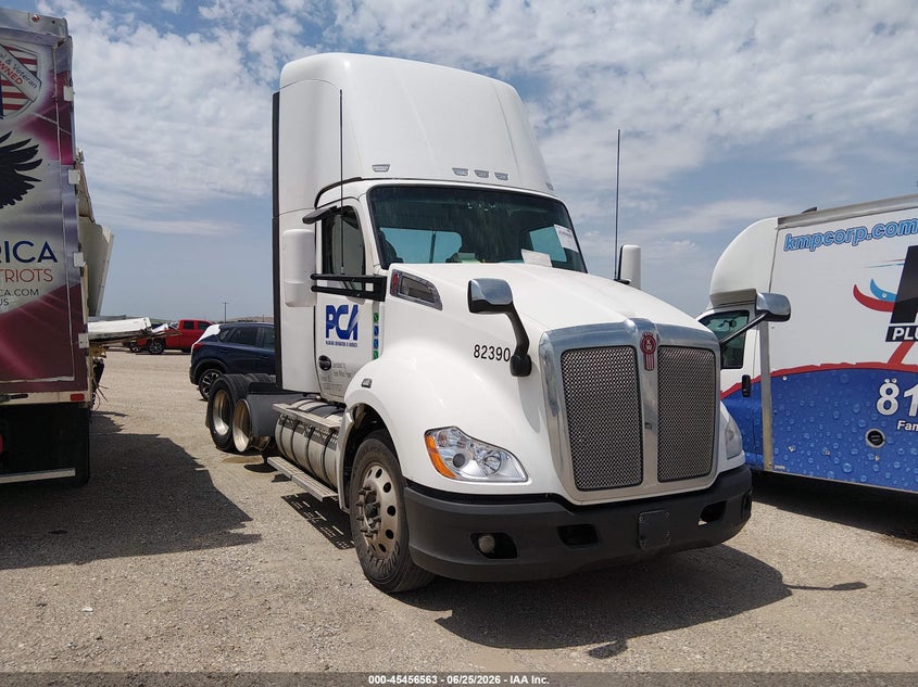2020 Kenworth T680 VIN 1XKYDP9X1LJ312220 IAAI salvage auction — SIDE, Salvage (Texas), sold $25 on 2026-07-22 (photo 1)