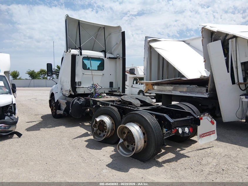 2020 Kenworth T680 VIN 1XKYDP9X1LJ312220 IAAI salvage auction — SIDE, Salvage (Texas), sold $25 on 2026-07-22 (photo 3)