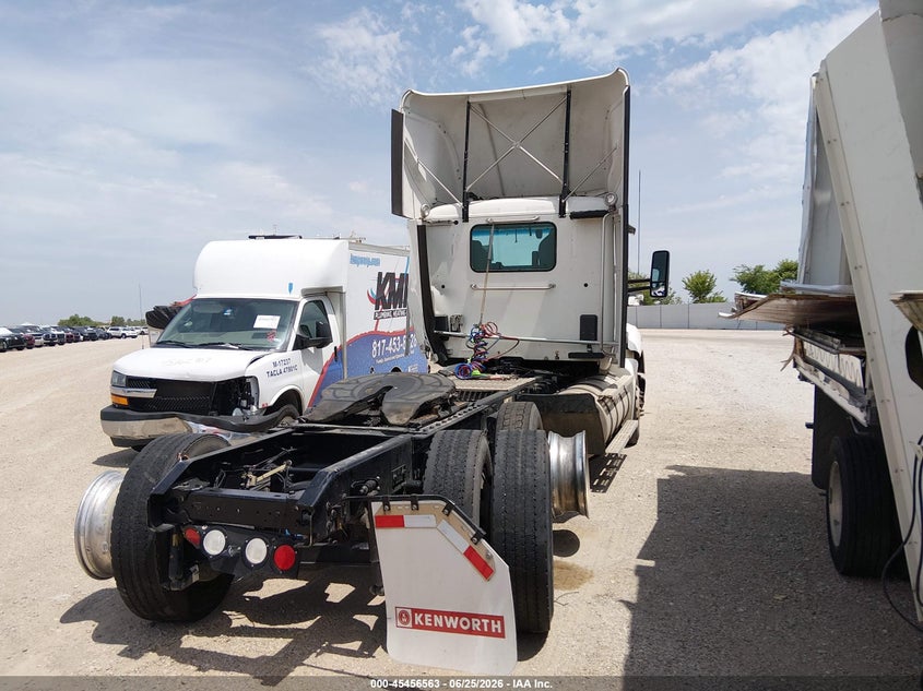 2020 Kenworth T680 VIN 1XKYDP9X1LJ312220 IAAI salvage auction — SIDE, Salvage (Texas), sold $25 on 2026-07-22 (photo 4)