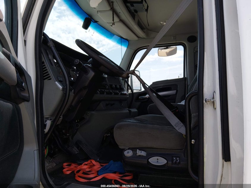 2020 Kenworth T680 VIN 1XKYDP9X1LJ312220 IAAI salvage auction — SIDE, Salvage (Texas), sold $25 on 2026-07-22 (photo 7)