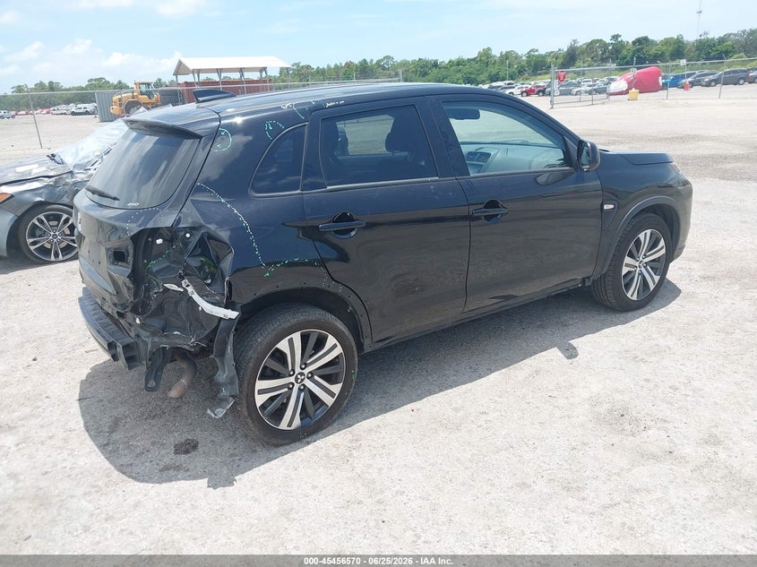 2024 Mitsubishi Outlander VIN JA4ARUAU9RU010447 IAAI salvage auction — REAR END, Rebuildable (Florida), sold $4,100 on 2026-07-30 (photo 4)