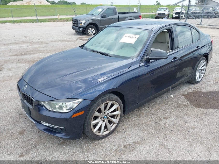 2013 BMW 3er VIN WBA3B3C53DJ698665 IAAI salvage auction — UNKNOWN, Salvage (Illinois), sold $550 on 2026-08-05 (photo 2)