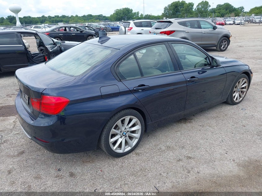 2013 BMW 3er VIN WBA3B3C53DJ698665 IAAI salvage auction — UNKNOWN, Salvage (Illinois), sold $550 on 2026-08-05 (photo 4)