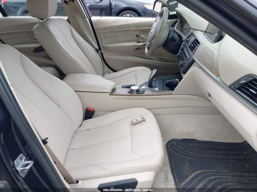 2013 BMW 3er VIN WBA3B3C53DJ698665 IAAI salvage auction — UNKNOWN, Salvage (Illinois), sold $550 on 2026-08-05 (photo 5)