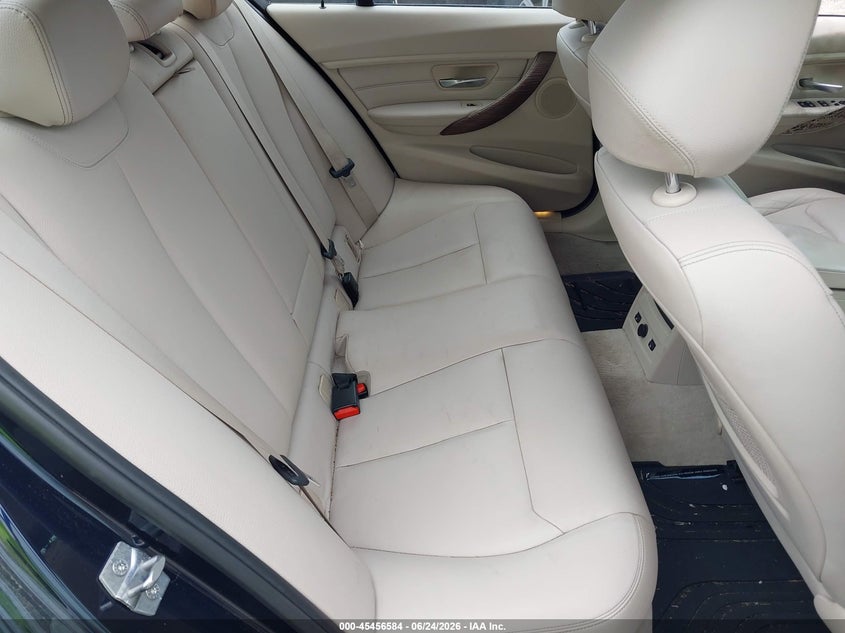2013 BMW 3er VIN WBA3B3C53DJ698665 IAAI salvage auction — UNKNOWN, Salvage (Illinois), sold $550 on 2026-08-05 (photo 8)