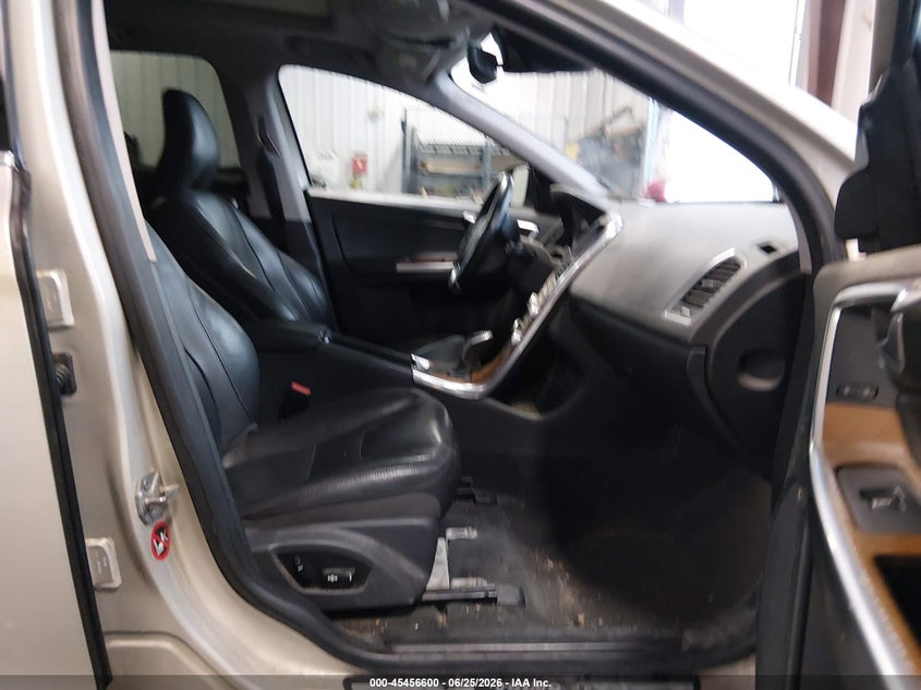 2017 Volvo Xc60 VIN YV440MDU8H2008737 IAAI salvage auction — HAIL, Salvage (Kansas), sold $3,450 on 2026-08-14 (photo 5)