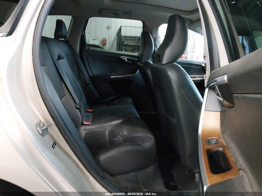 2017 Volvo Xc60 VIN YV440MDU8H2008737 IAAI salvage auction — HAIL, Salvage (Kansas), sold $3,450 on 2026-08-14 (photo 8)
