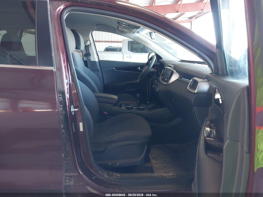2017 Kia Sorento VIN 5XYPG4A52HG222007 IAAI salvage auction — NORMAL WEAR, Clear - Dealer Only (California), sold $1,450 on 2026-07-28 (photo 5)