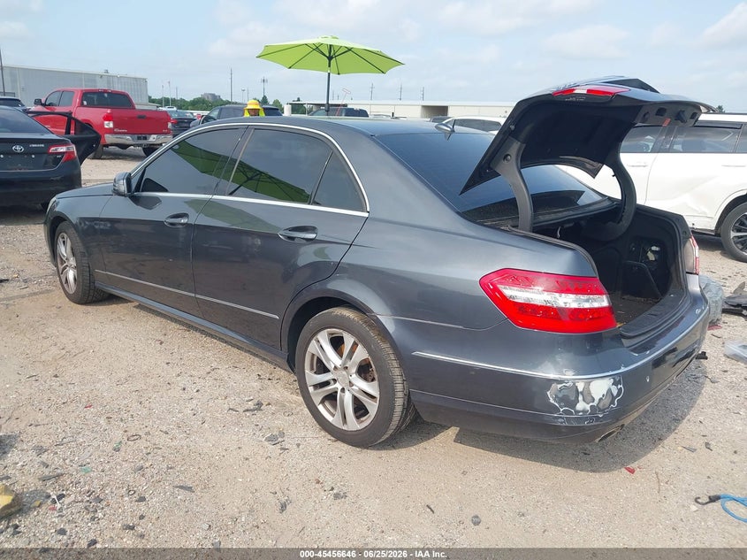 2010 Mercedes-benz E-class VIN WDDHF5GBXAA036334 IAAI salvage auction — WATER/FLOOD, Salvage (Texas), sold $425 on 2026-07-23 (photo 3)