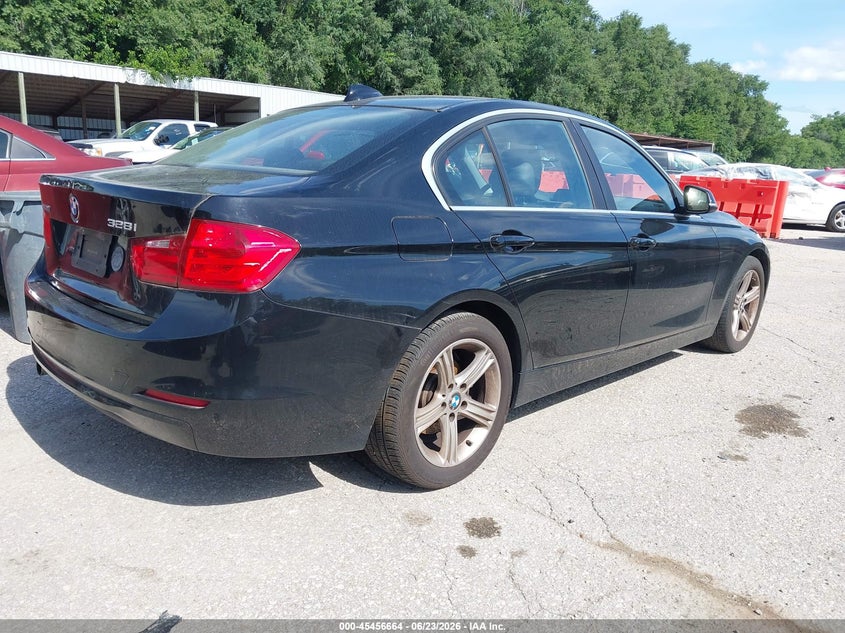 2015 BMW 3er VIN WBA3B5G58FNS13969 IAAI salvage auction — NORMAL WEAR, Clear (Missouri), sold $1,175 on 2026-07-29 (photo 4)
