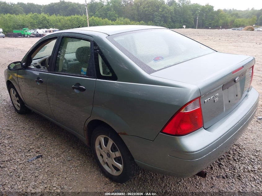 2005 Ford Focus VIN 1FAFP34N55W201352 IAAI salvage auction — NORMAL WEAR, Clear (Massachusetts), sold $250 on 2026-07-19 (photo 3)