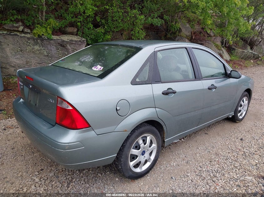 2005 Ford Focus VIN 1FAFP34N55W201352 IAAI salvage auction — NORMAL WEAR, Clear (Massachusetts), sold $250 on 2026-07-19 (photo 4)