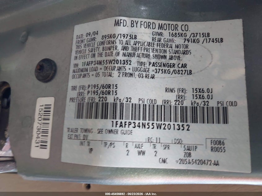 2005 Ford Focus VIN 1FAFP34N55W201352 IAAI salvage auction — NORMAL WEAR, Clear (Massachusetts), sold $250 on 2026-07-19 (photo 9)