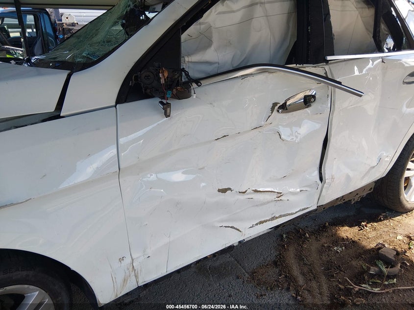 2013 Mercedes-benz M-klasse VIN 4JGDA5HB2DA237439 IAAI salvage auction — ALL OVER, Salvage (Connecticut), sold $1,350 on 2026-08-23 (photo 6)
