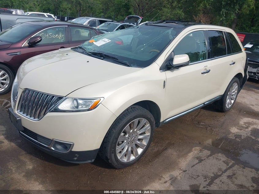 2015 Lincoln Mkx VIN 2LMDJ8JK1FBL31819 IAAI salvage auction — ROLLOVER, Salvage (Kansas), sold $550 on 2026-07-12 (photo 2)