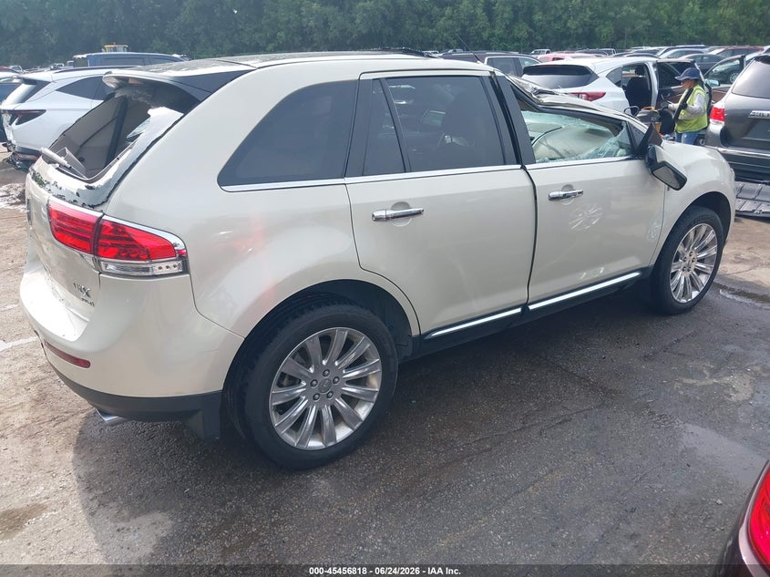 2015 Lincoln Mkx VIN 2LMDJ8JK1FBL31819 IAAI salvage auction — ROLLOVER, Salvage (Kansas), sold $550 on 2026-07-12 (photo 4)