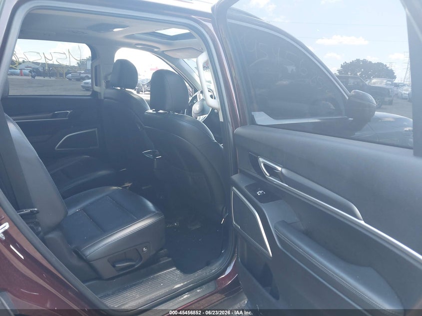 2020 Kia Telluride VIN 5XYP64HCXLG028826 IAAI salvage auction — FRONT & REAR, Salvage (Indiana), sold $3,950 on 2026-07-29 (photo 8)