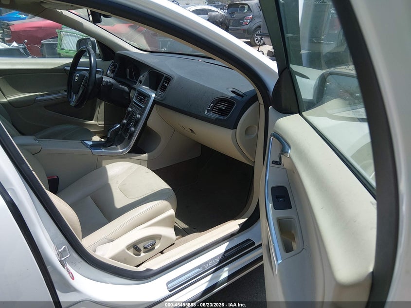 2015 Volvo V60 VIN YV126MEB3F1207889 IAAI salvage auction — RIGHT FRONT, Salvage (California), sold $1,475 on 2026-07-15 (photo 5)