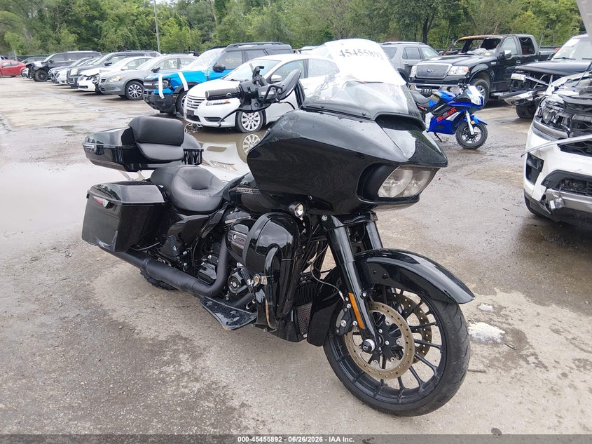 2018 Harley-davidson Road glide VIN 1HD1KTC17JB601026 IAAI salvage auction — FRONT END, Salvage Title, sold $8,100 on 2026-08-19 (photo 1)