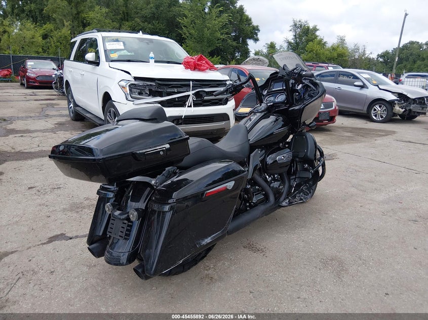 2018 Harley-davidson Road glide VIN 1HD1KTC17JB601026 IAAI salvage auction — FRONT END, Salvage Title, sold $8,100 on 2026-08-19 (photo 4)