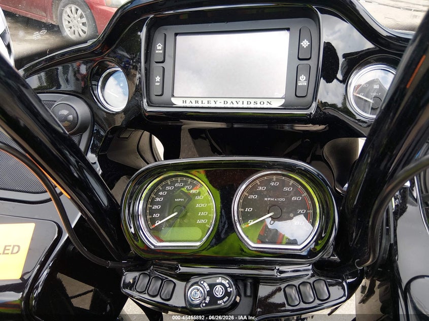 2018 Harley-davidson Road glide VIN 1HD1KTC17JB601026 IAAI salvage auction — FRONT END, Salvage Title, sold $8,100 on 2026-08-19 (photo 7)