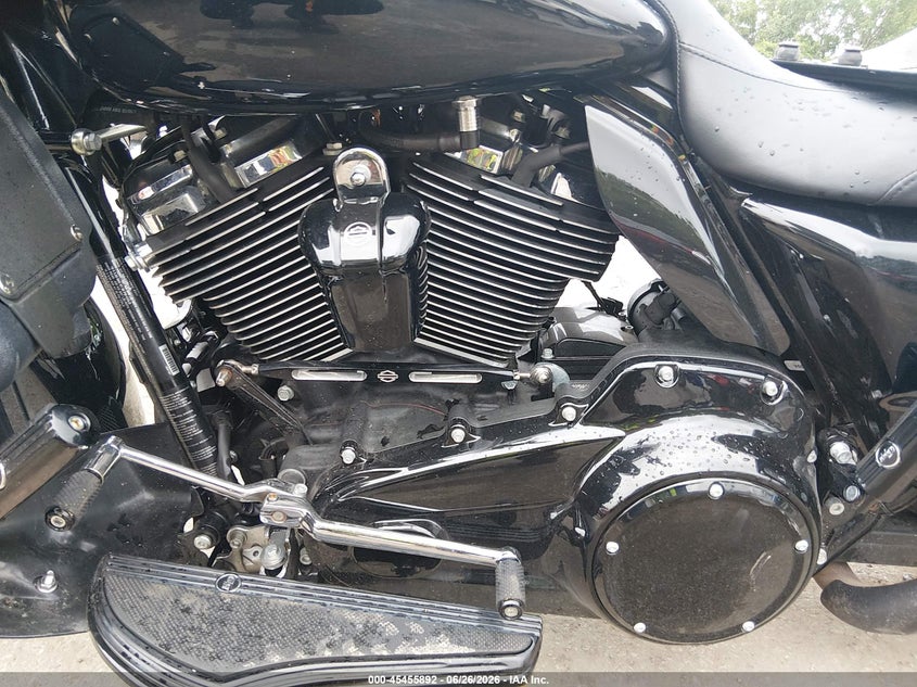 2018 Harley-davidson Road glide VIN 1HD1KTC17JB601026 IAAI salvage auction — FRONT END, Salvage Title, sold $8,100 on 2026-08-19 (photo 9)