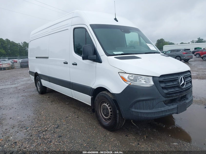 2024 Mercedes-benz Sprinter VIN W1Y4NCHY0RT174186 IAAI salvage auction — Burn Engine, Salvage Title, sold $17,525 on 2026-07-17 (photo 1)