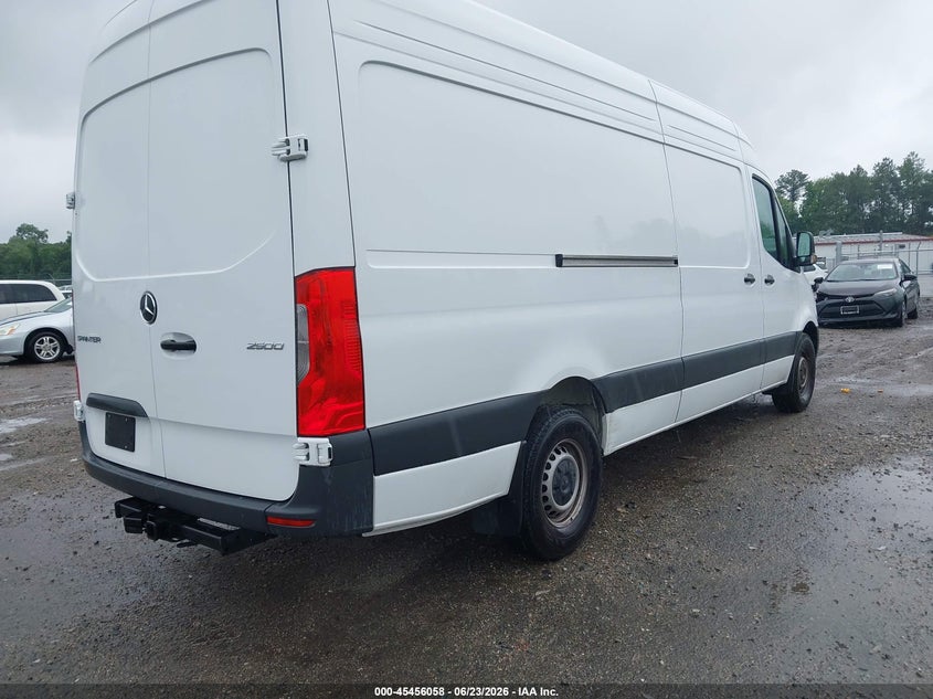 2024 Mercedes-benz Sprinter VIN W1Y4NCHY0RT174186 IAAI salvage auction — Burn Engine, Salvage Title, sold $17,525 on 2026-07-17 (photo 4)